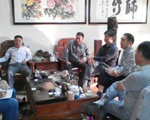 工商联主席姜佩霞，市北区工商联副主席张凌剑