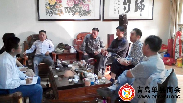 工商联主席姜佩霞，市北区工商联副主席张凌剑 