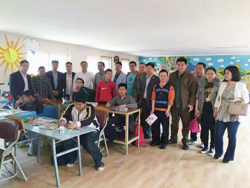 曹会长带领商会爱心人士去即墨爱之家看望慰问 