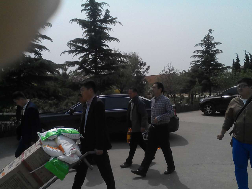 曹会长带领商会爱心人士去即墨爱之家看望慰问 