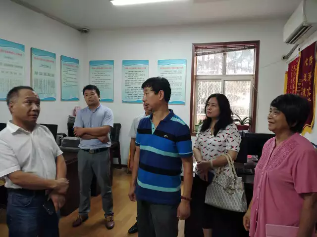 陈霞秘书长一行参观拜访青岛南山商会