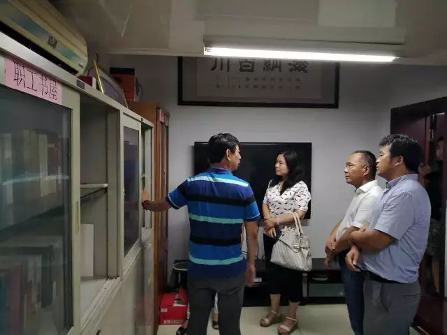 陈霞秘书长一行参观拜访青岛南山商会