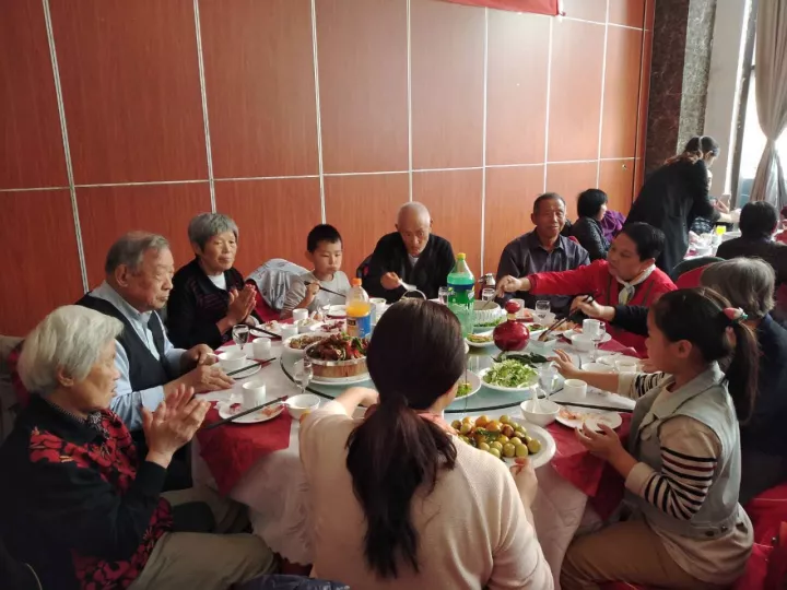 情暖金秋爱在重阳 青岛单县商会举办敬老爱老活动