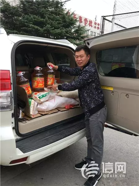 青岛单县商会看望孤困老人 为老人们送温暖