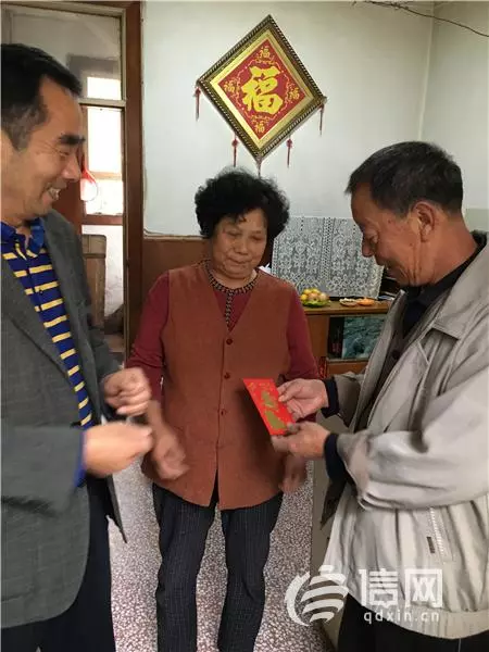 青岛单县商会看望孤困老人 为老人们送温暖