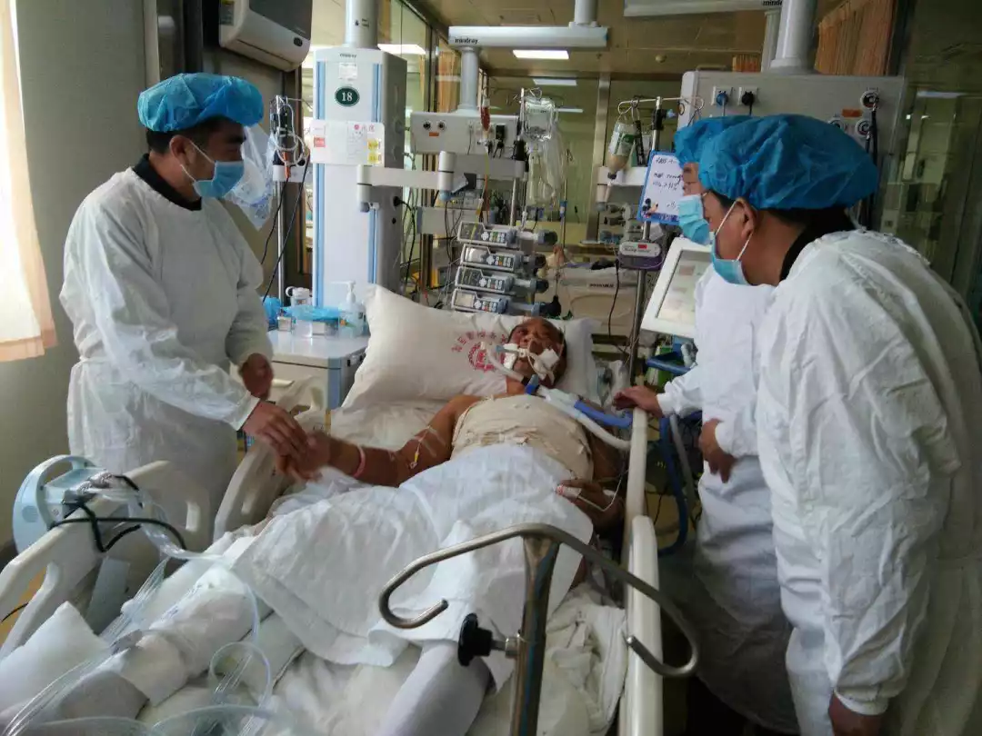 青岛单县商会曹会长一行看望慰问黄岛“1126”交通事故受害者 