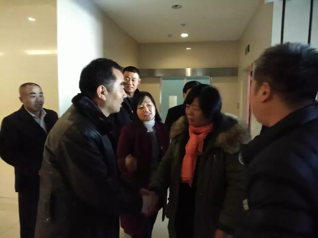 青岛单县商会曹会长一行看望慰问黄岛“1126”交通事故受害者 