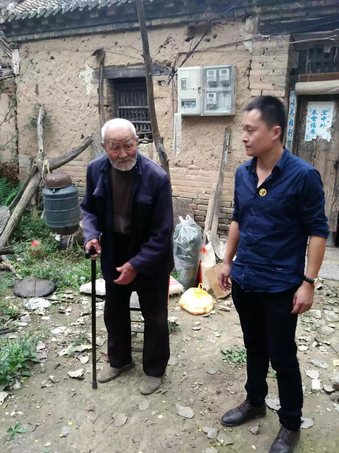 善行助家乡 爱心暖夕阳