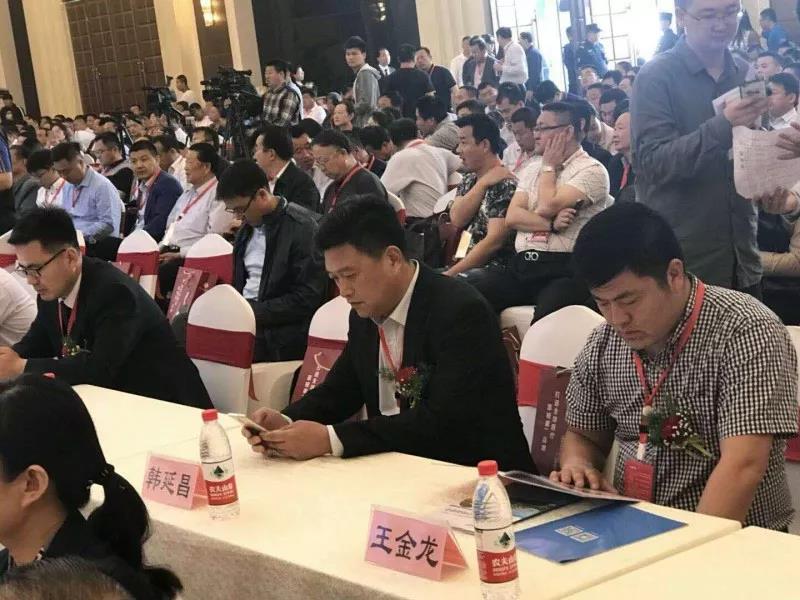 青岛单县商会参加“绿叶对根的深情2018单县游子对话家乡”返乡创业大会