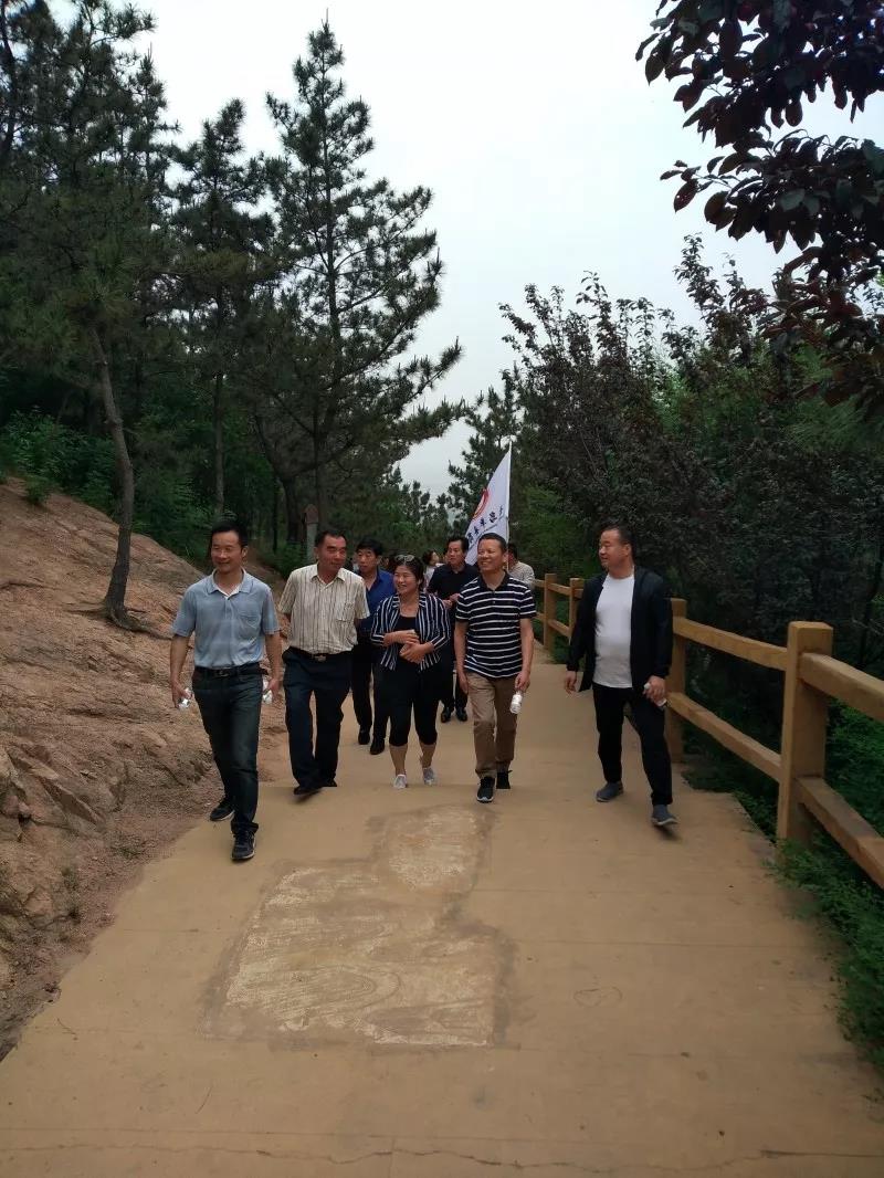 青岛单县商会举行比学赶超实践大会暨 党员集中学习活动