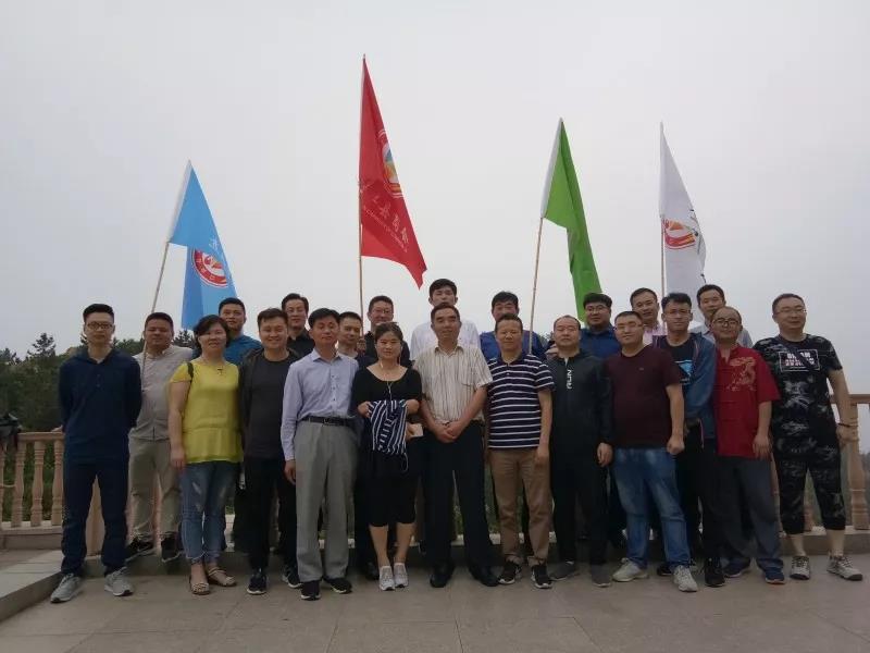 青岛单县商会举行比学赶超实践大会暨 党员集中学习活动