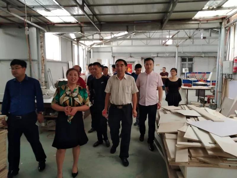 青岛单县商会举行比学赶超实践大会暨 党员集中学习活动