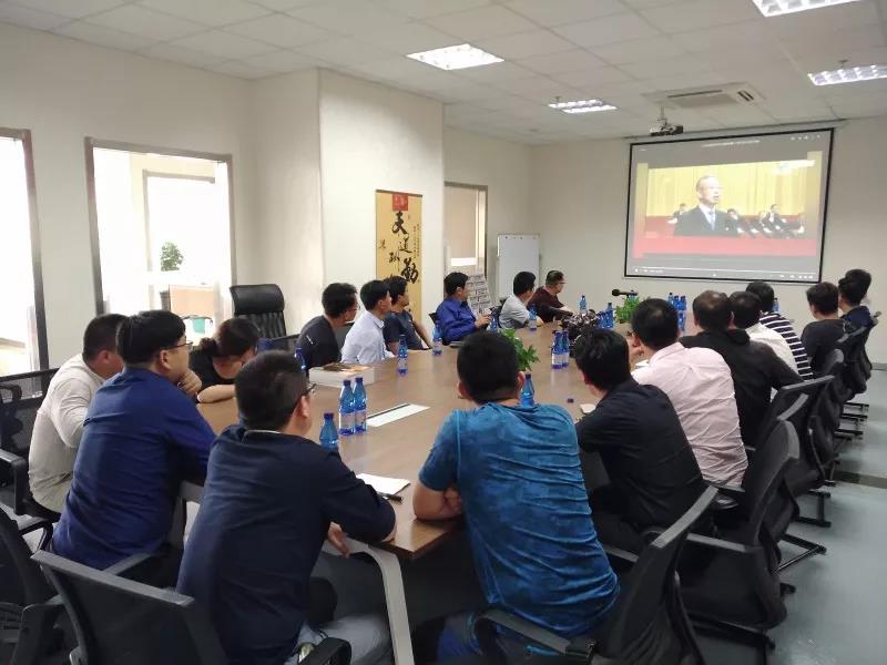 青岛单县商会举行比学赶超实践大会暨 党员集中学习活动