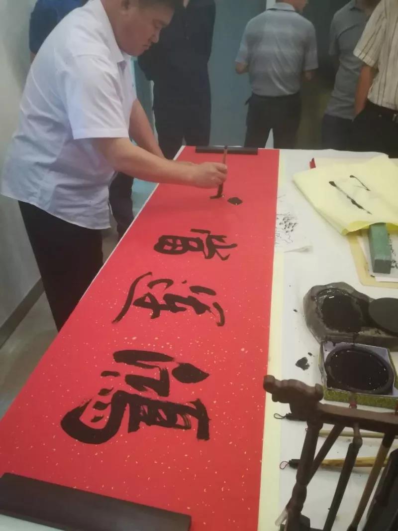 青岛单县商会举行比学赶超实践大会暨 党员集中学习活动