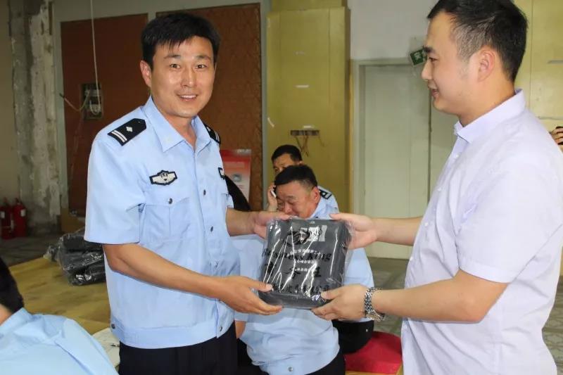 青岛单县商会看望慰问单县公安局上合峰会工作队 