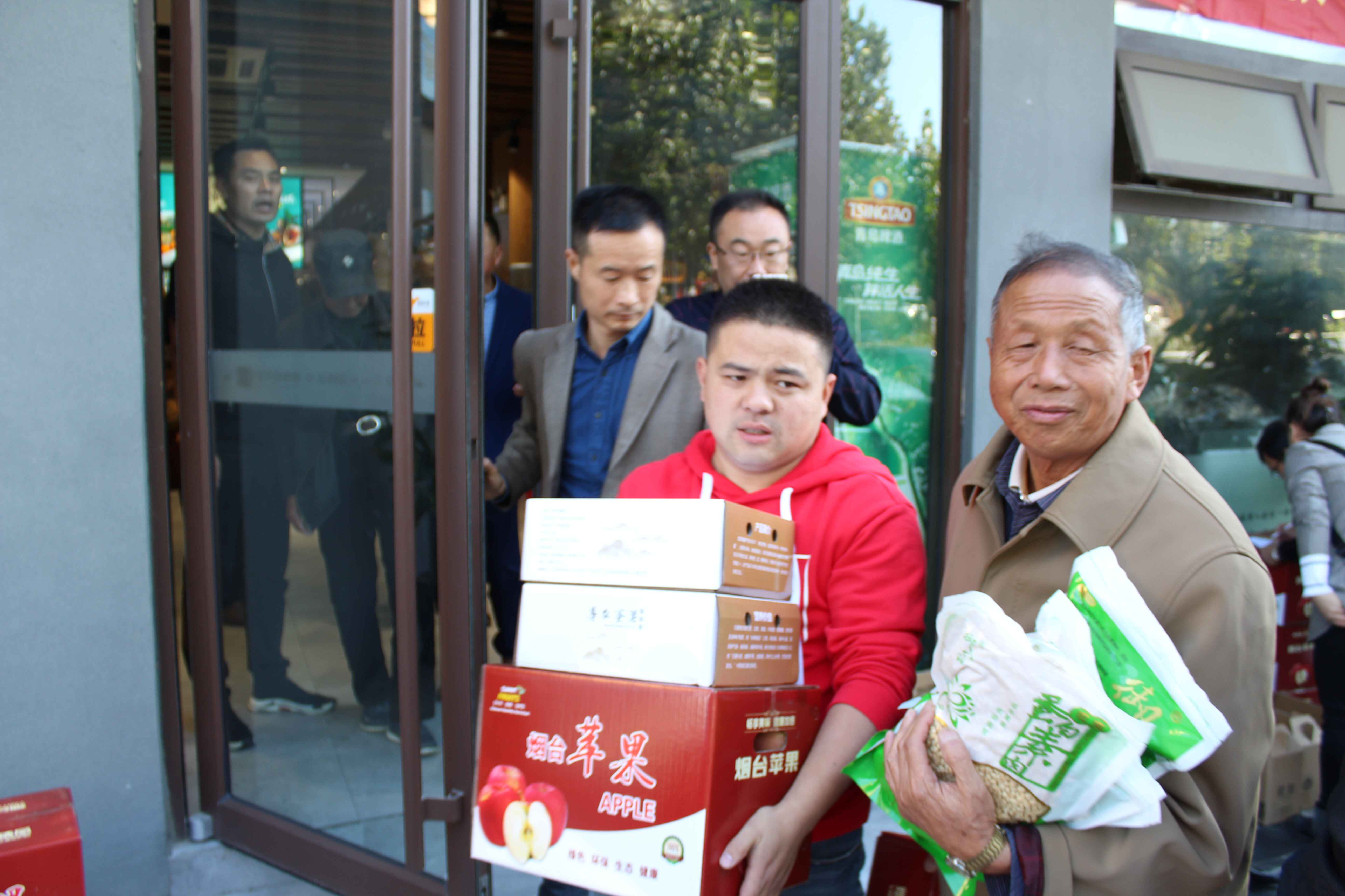 青岛单县商会重阳节举办敬老爱老 联谊活动