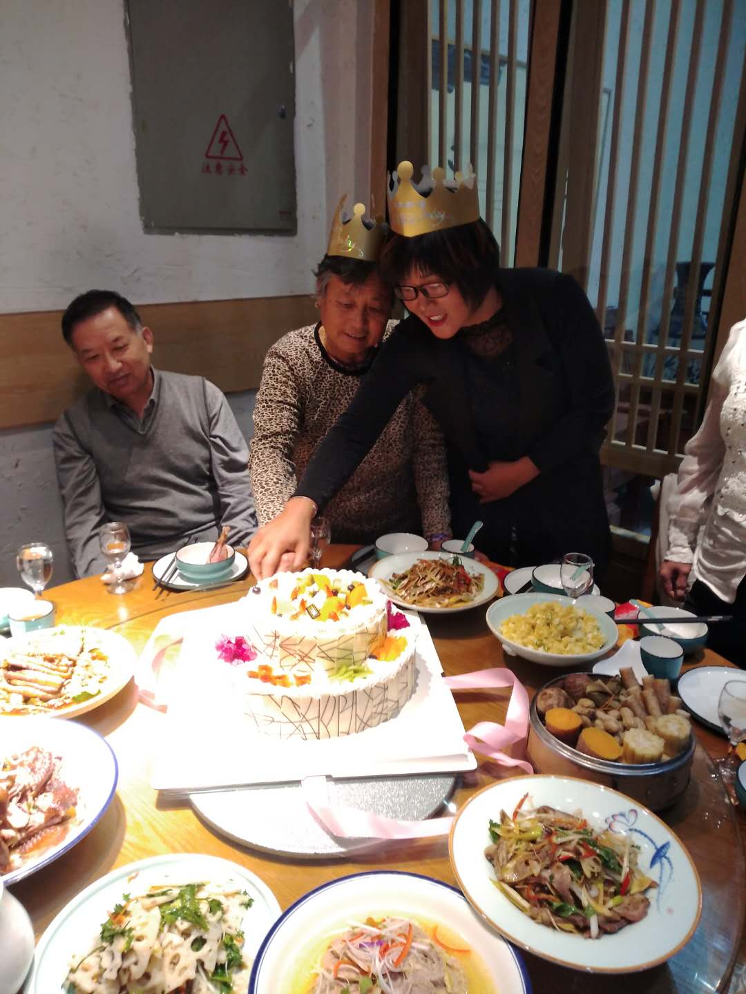 青岛单县商会重阳节举办敬老爱老 联谊活动