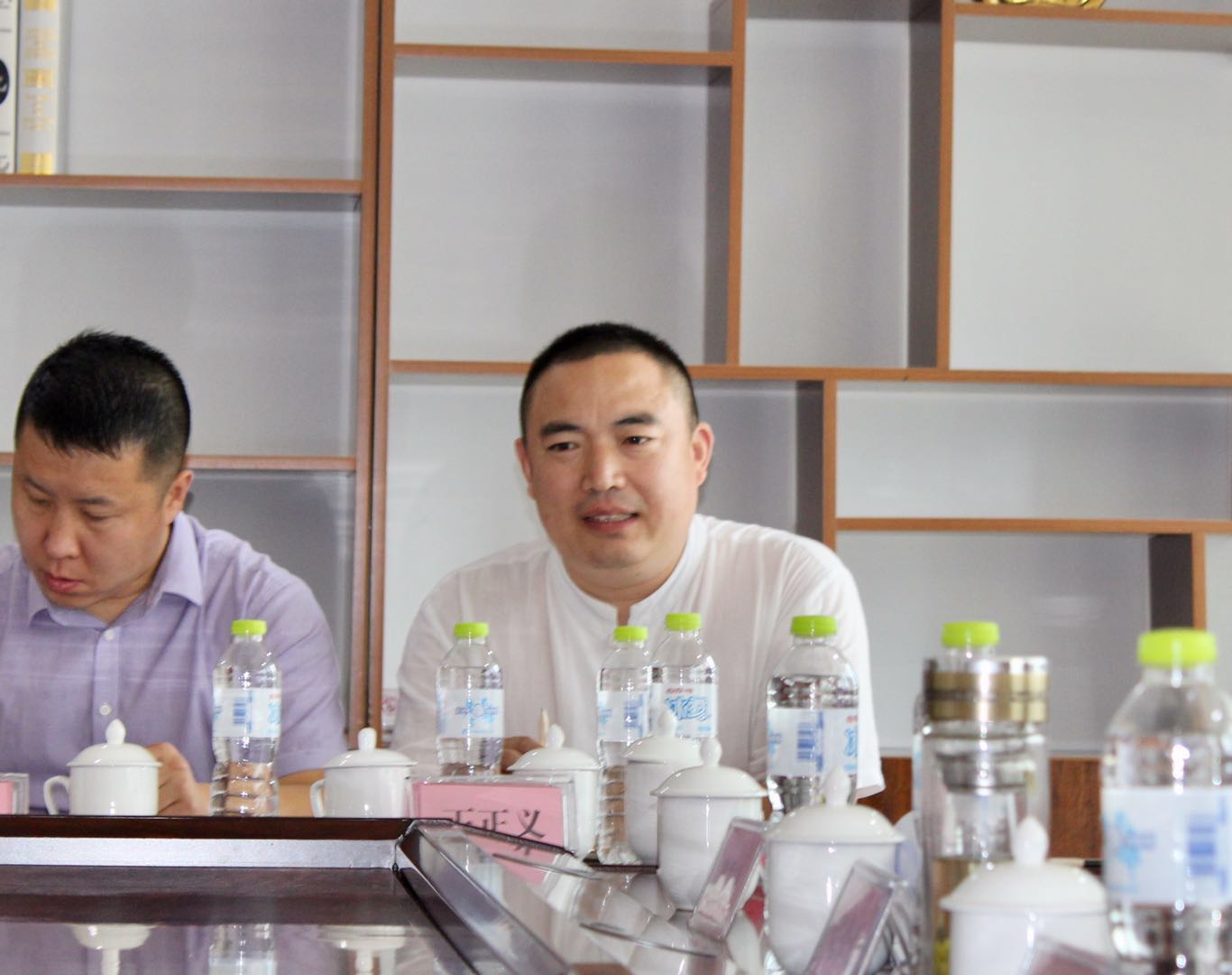 由单县县委县政府、工商联组织的＂埠外单县部分商会党建和返乡创业座谈会＂在青岛召开 