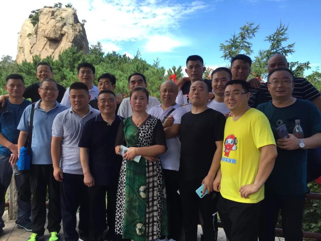 团结向上 勇攀高峰