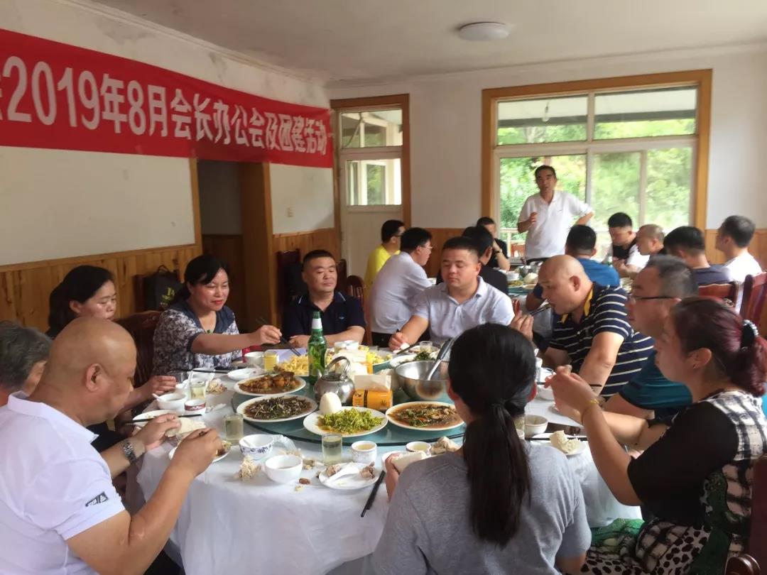 团结向上 勇攀高峰