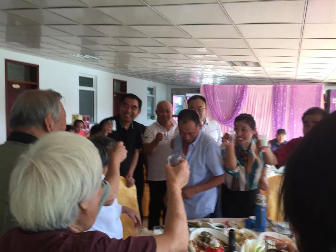 国庆重阳双庆 敬老爱老同行 