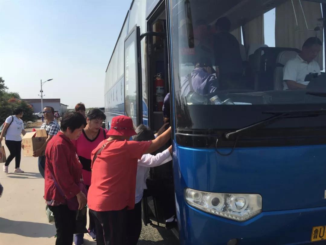 国庆重阳双庆 敬老爱老同行 