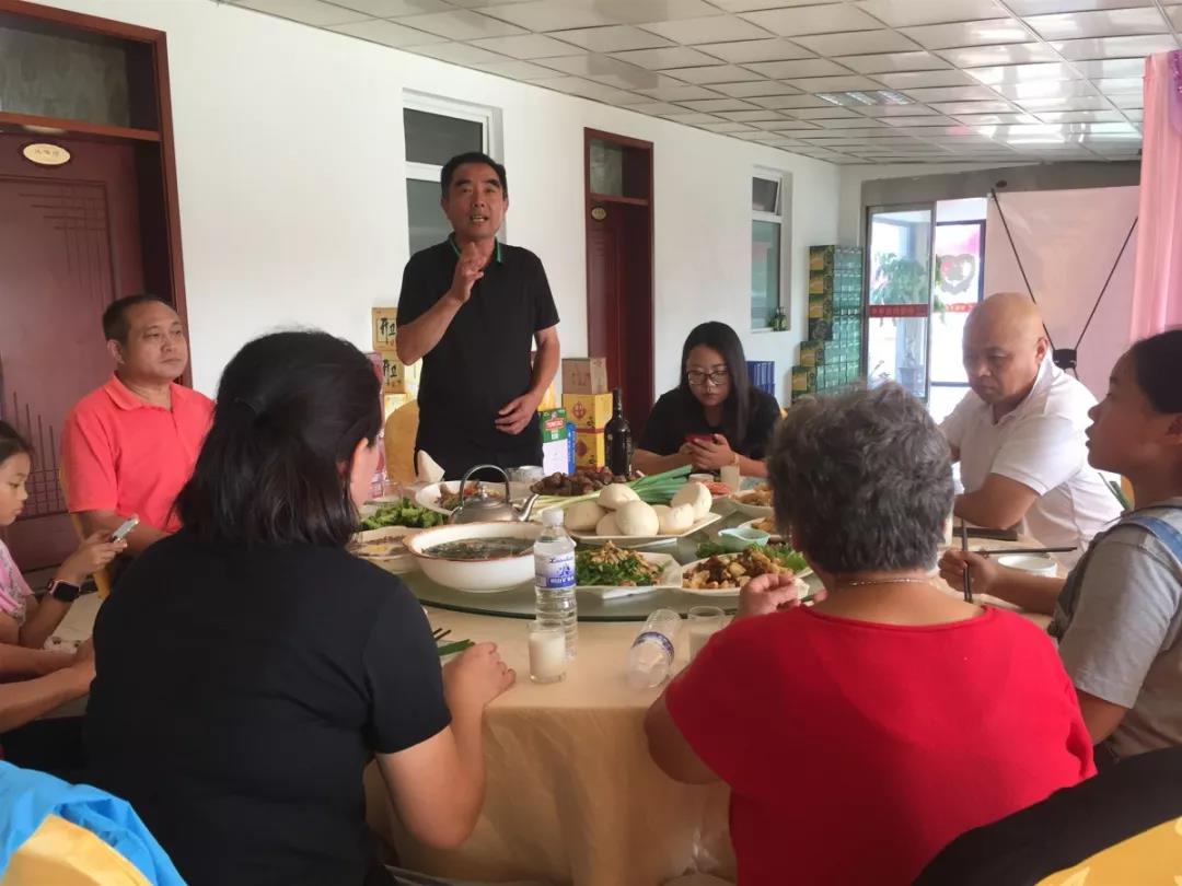 国庆重阳双庆 敬老爱老同行