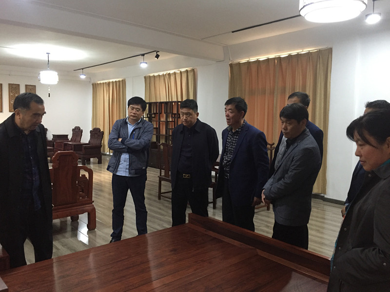 以创新务实 促商会发展