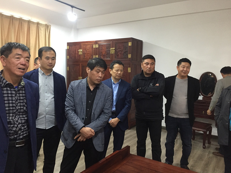 以创新务实 促商会发展