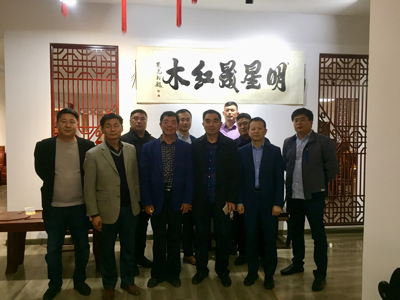 以创新务实    促商会发展 